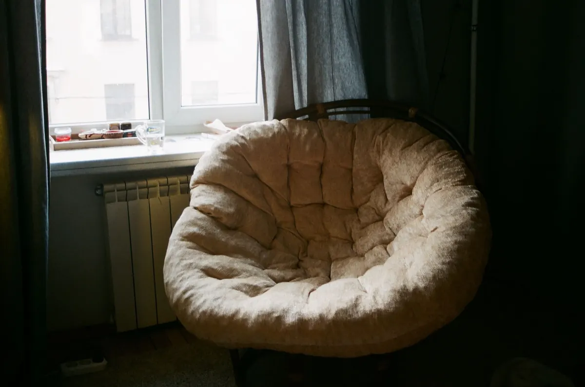 No-Sew Window Seat Cushion: A Beginner DIY Guide